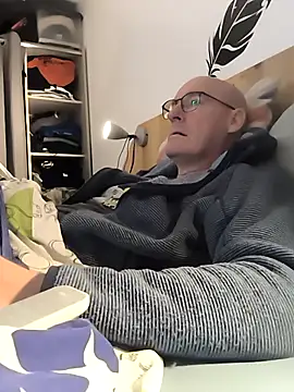 bogland33 online show from October 27, 8:00 pm