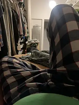 Snapshot of RSR_26689 chatting on February 11, 8:42 pm RSR 26689 online show from February 11, 8:42 pm