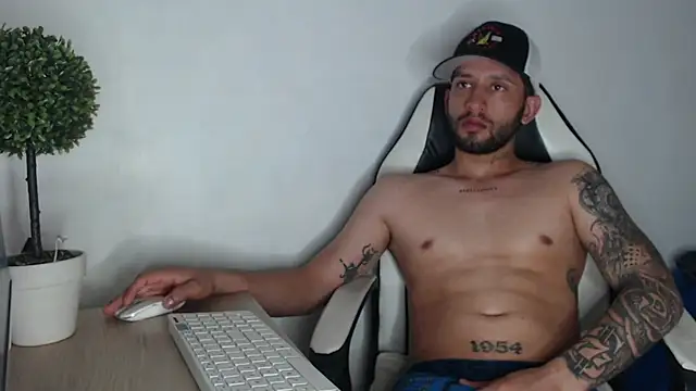 maxXximo777 online show from February 12, 8:50 pm