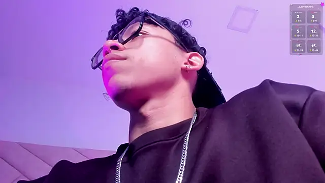 AkazaBoy  online show from July 8, 8:24 pm