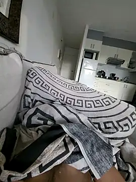 Snapshot of omarito100 chatting on October 14, 7:04 am omarito100 online show from October 14, 7:04 am