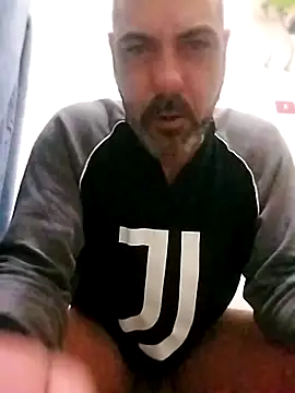 affascino online show from February 8, 9:04 am