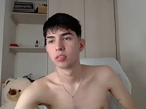 Snapshot of Andy_hot19 chatting on October 10, 8:24 pm Andy hot19 online show from October 10, 8:24 pm
