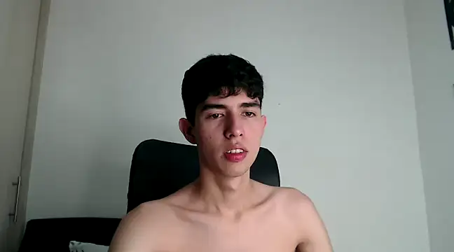 Snapshot of Andy_hot19 chatting on January 20, 12:04 am Andy hot19 online show from January 20, 12:04 am