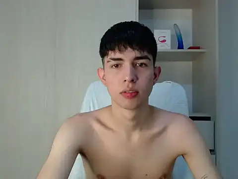 Snapshot of Andy_hot19 chatting on October 21, 3:26 pm Andy hot19 online show from October 21, 3:26 pm