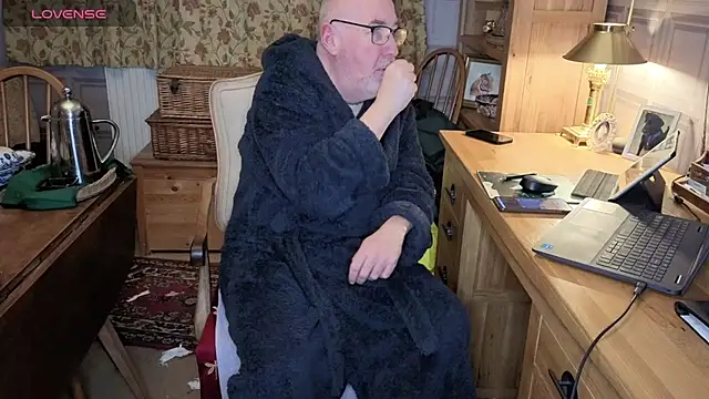 Adamdaddybear online show from January 15, 7:56 am