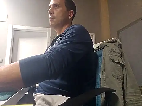 Snapshot of Lucas___81 chatting on October 27, 7:38 pm Lucas   81 online show from October 27, 7:38 pm