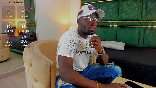 Latrellx7 online show from February 3, 10:47 am