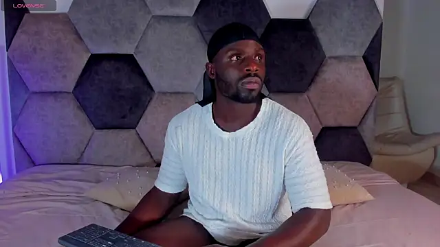 Latrellx7 online show from April 19, 3:39 am