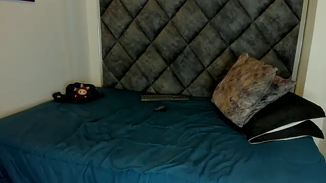 Latrellx7 online show from October 3, 5:01 am