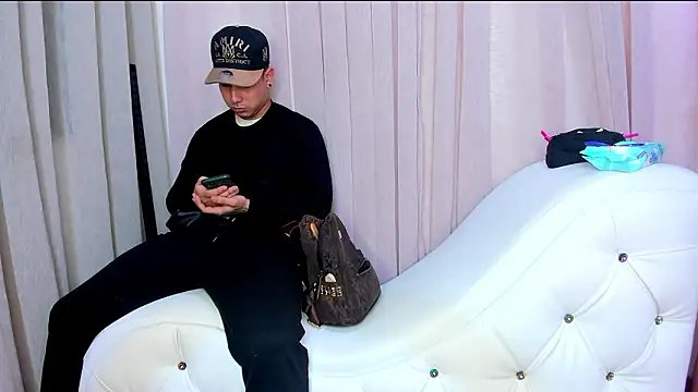 Yourslust  online show from March 20, 7:40 pm