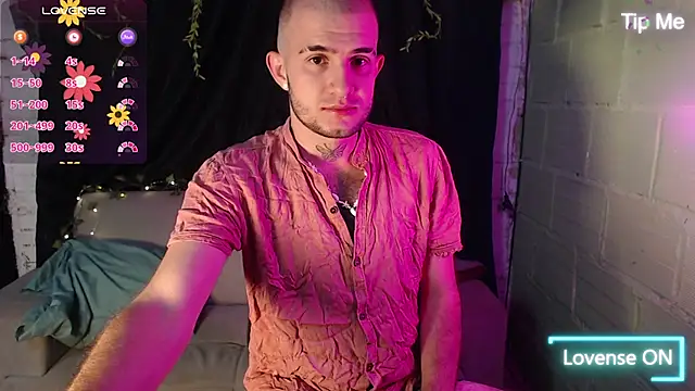 Dante Bear  online show from March 12, 11:01 pm