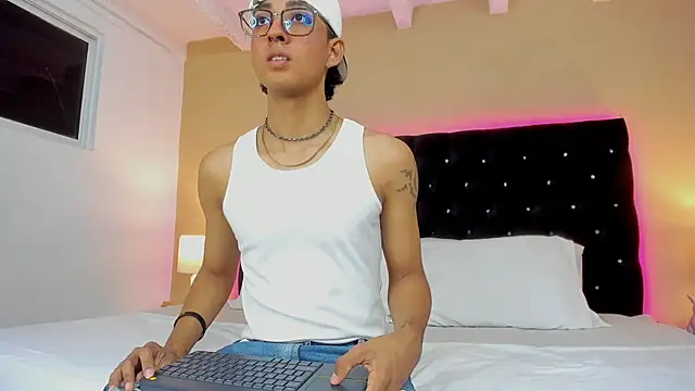 Dark hairy  online show from December 11, 3:26 am