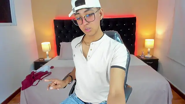 Dark hairy  online show from December 29, 3:00 am