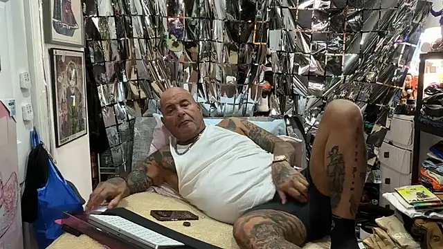 joeytatts66 online show from April 10, 2:51 am