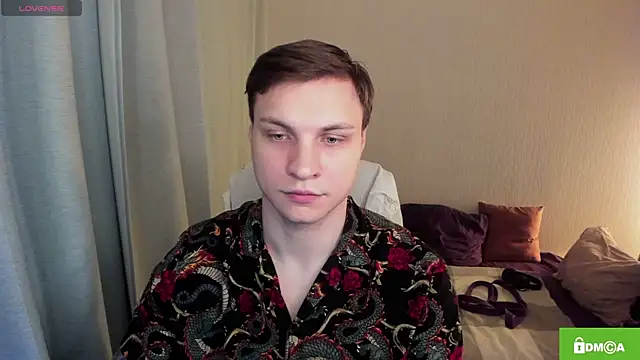 handsome guy01 online show from April 3, 9:00 pm