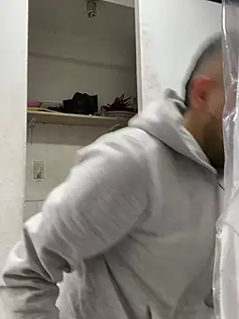 JuanZapata33 online show from March 22, 9:53 pm