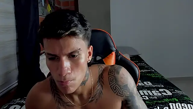 pettergrey1 online show from November 4, 10:44 pm