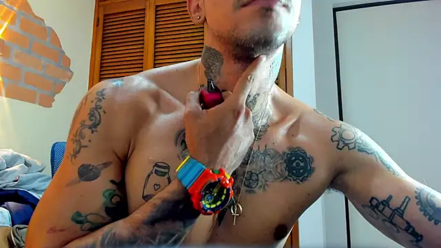 Snapshot of Dylanstonne chatting on March 21, 10:17 pm Dylanstonne online show from March 21, 10:17 pm