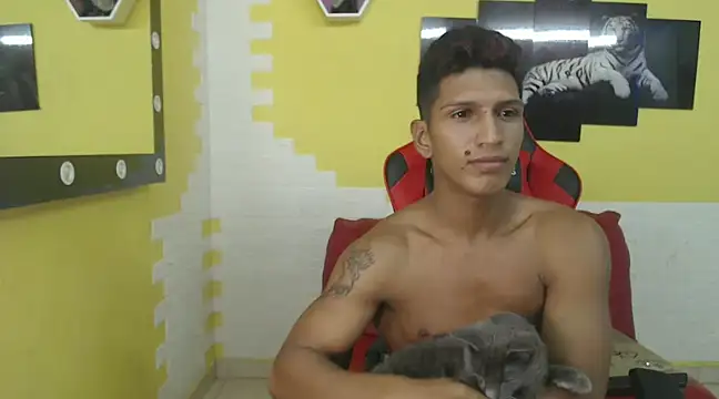 mau elixxx online show from January 2, 6:18 am