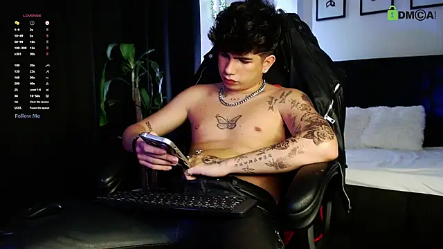 LyleBennett  online show from March 1, 9:36 pm