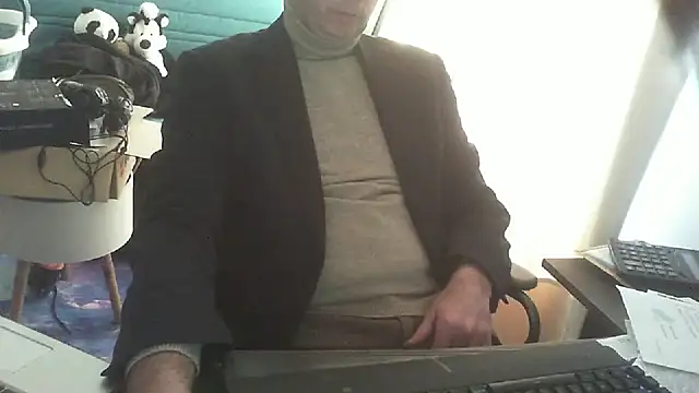 shyfrenchcock1 online show from February 3, 2:34 pm