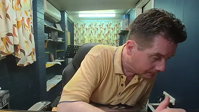 tilobinder online show from November 25, 2:30 pm