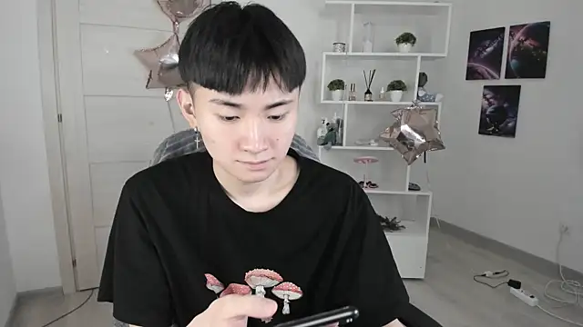 Miram Yu online show from February 8, 9:36 pm