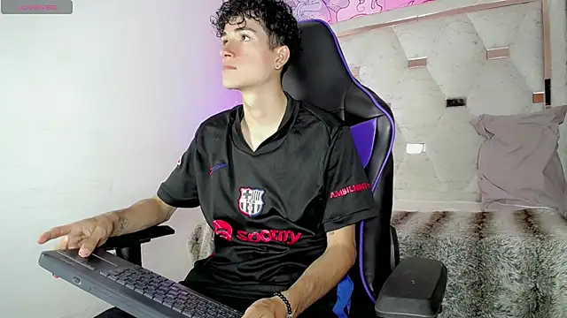 johnny cagee online show from April 11, 3:57 am