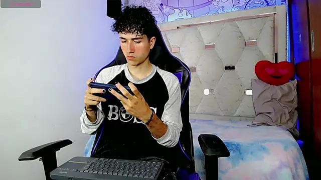 johnny cagee online show from April 5, 4:09 am