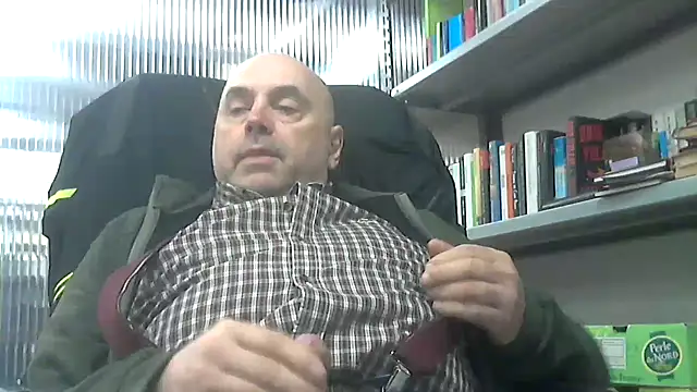 Snapshot of pantomax chatting on March 11, 3:59 am pantomax online show from March 11, 3:59 am