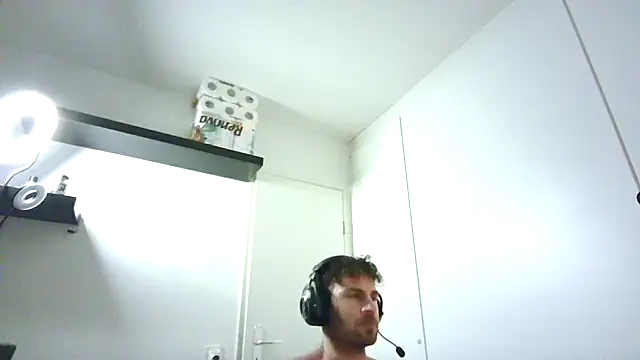 alpha-hunk online show from December 15, 7:55 pm