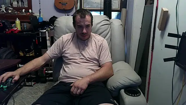 ScubaStevex online show from November 3, 4:31 pm