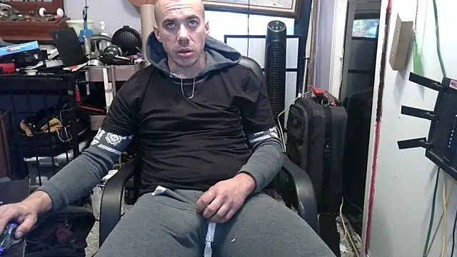 ScubaStevex online show from November 7, 4:21 pm