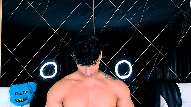 Owen Muzcle online show from October 28, 11:51 pm