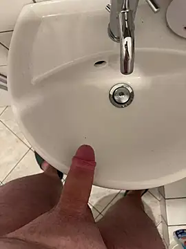 Snapshot of Abenteuerman chatting on December 9, 4:45 am Abenteuerman online show from December 9, 4:45 am