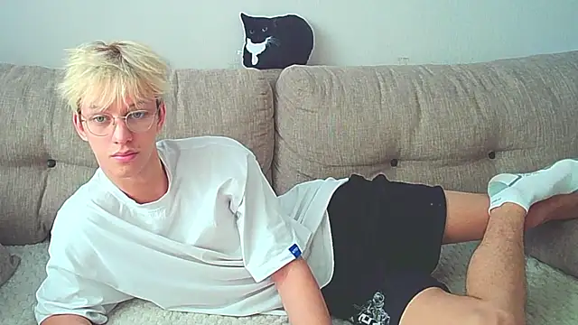 Ostin meow online show from December 7, 7:38 am