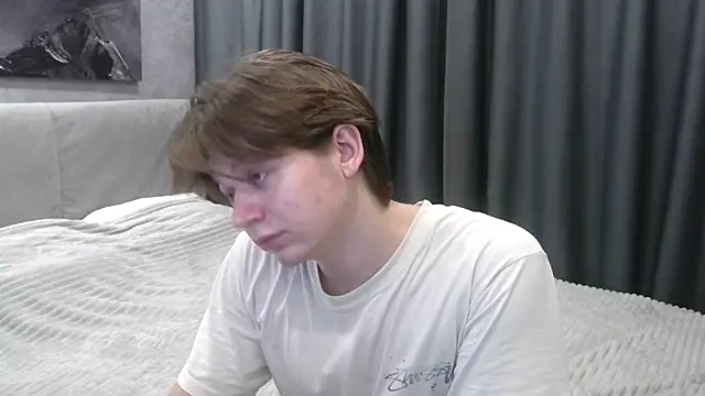 Snapshot of W_N_G_S chatting on October 4, 4:45 pm W N G S online show from October 4, 4:45 pm