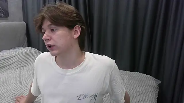 Snapshot of W_N_G_S chatting on October 16, 10:07 pm W N G S online show from October 16, 10:07 pm