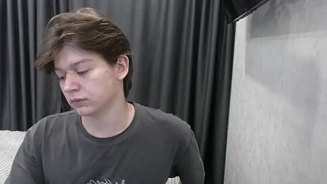 Snapshot of W_N_G_S chatting on October 13, 9:32 pm W N G S online show from October 13, 9:32 pm