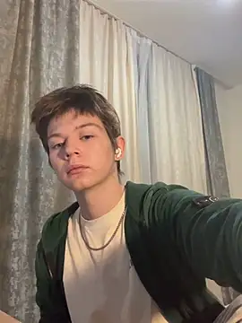 Snapshot of W_N_G_S chatting on December 5, 3:15 am W N G S online show from December 5, 3:15 am