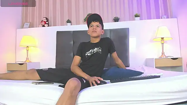 Jeffry wolvess online show from December 6, 12:05 pm