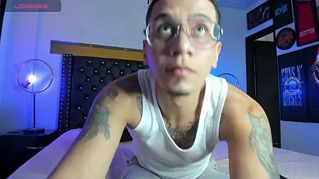 JoshMillerr  online show from February 13, 6:38 pm