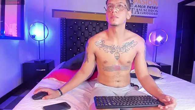 JoshMillerr  online show from January 8, 7:45 pm