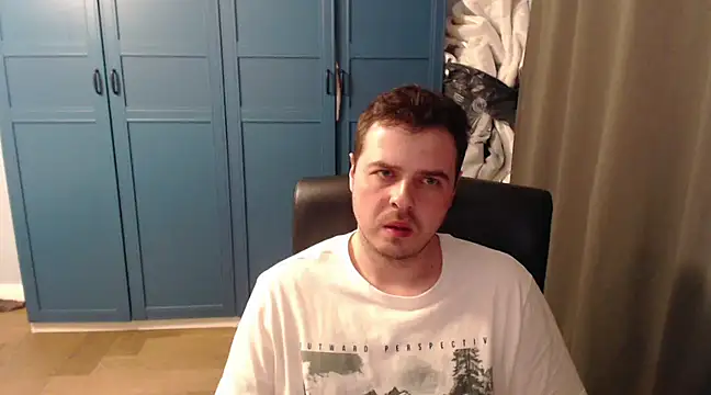 Snapshot of CuteMan33 chatting on March 18, 10:04 pm CuteMan33 online show from March 18, 10:04 pm