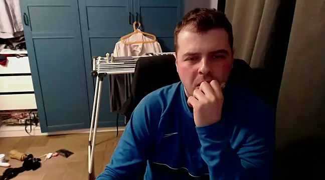 Snapshot of CuteMan33 chatting on February 21, 3:45 am CuteMan33 online show from February 21, 3:45 am