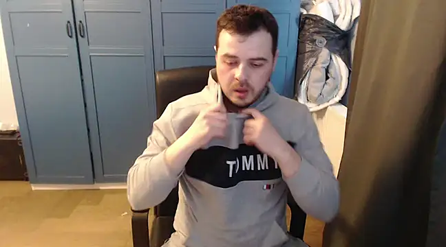 Snapshot of CuteMan33 chatting on March 5, 2:12 pm CuteMan33 online show from March 5, 2:12 pm