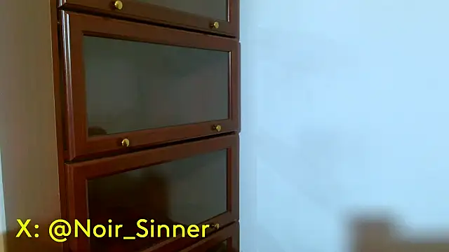 sinnernoir online show from May 19, 1:56 am