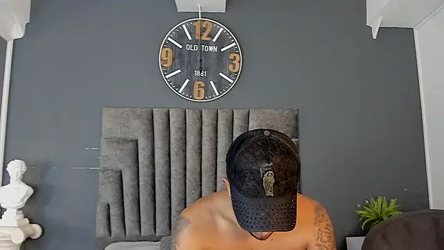 Robin Rief online show from April 14, 9:14 pm