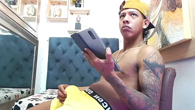 Snapshot of mr_stiven_ chatting on December 22, 2:39 am mr stiven  online show from December 22, 2:39 am